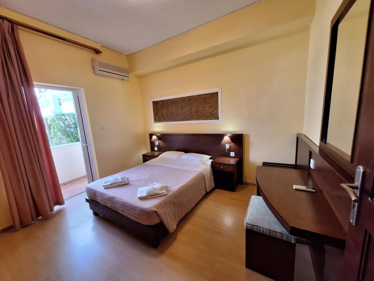 Perla Beach Agia Marina Buitenkant foto