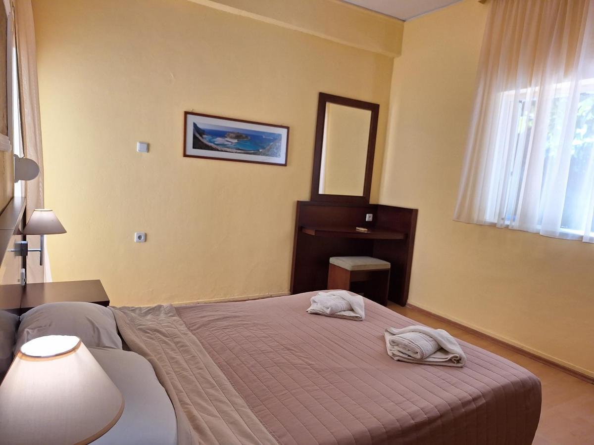 Perla Beach Agia Marina Buitenkant foto