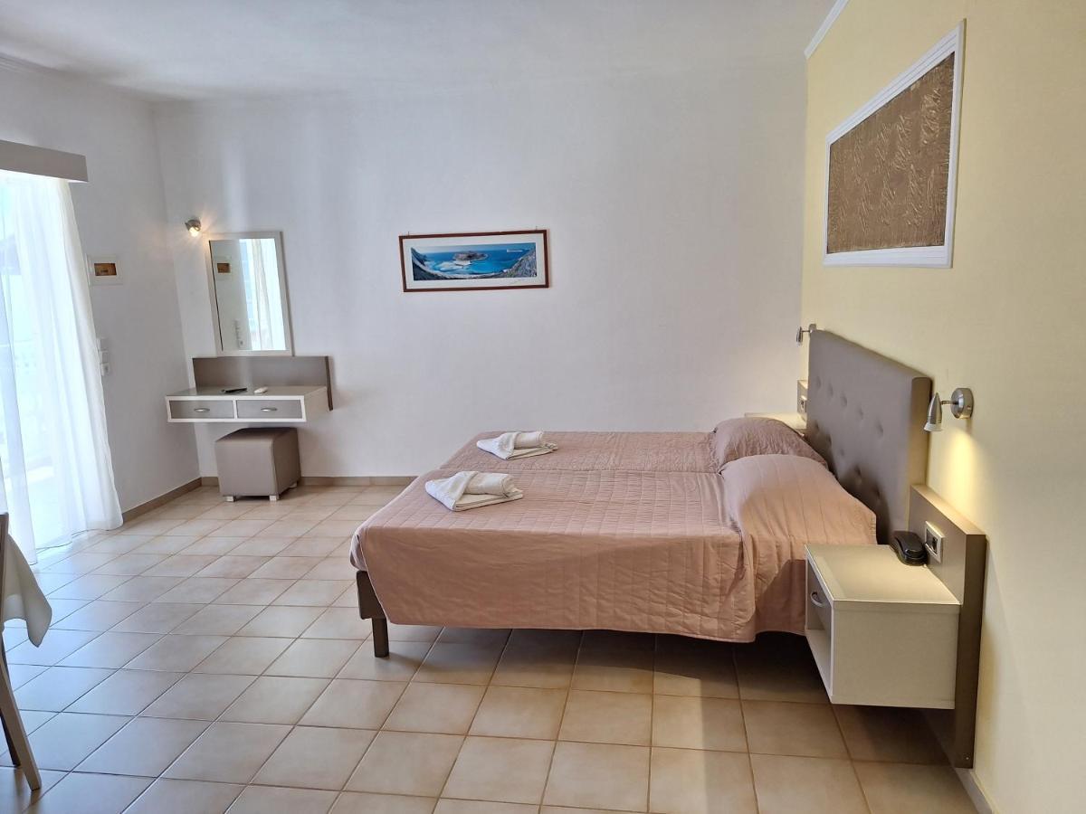 Perla Beach Agia Marina Buitenkant foto