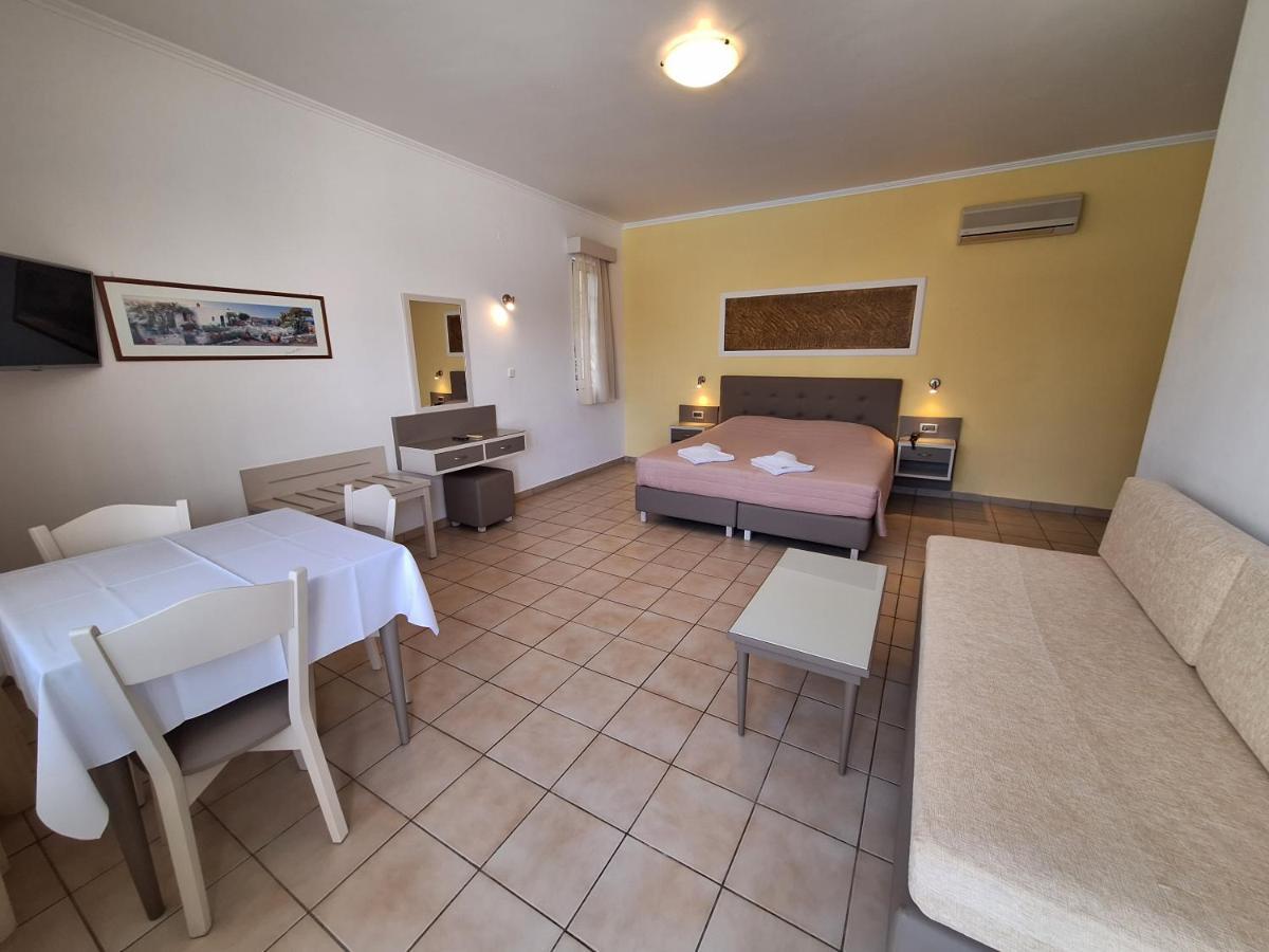 Perla Beach Agia Marina Buitenkant foto
