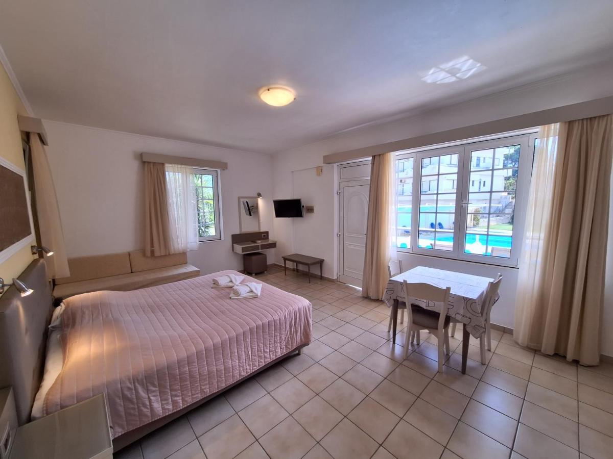 Perla Beach Agia Marina Buitenkant foto