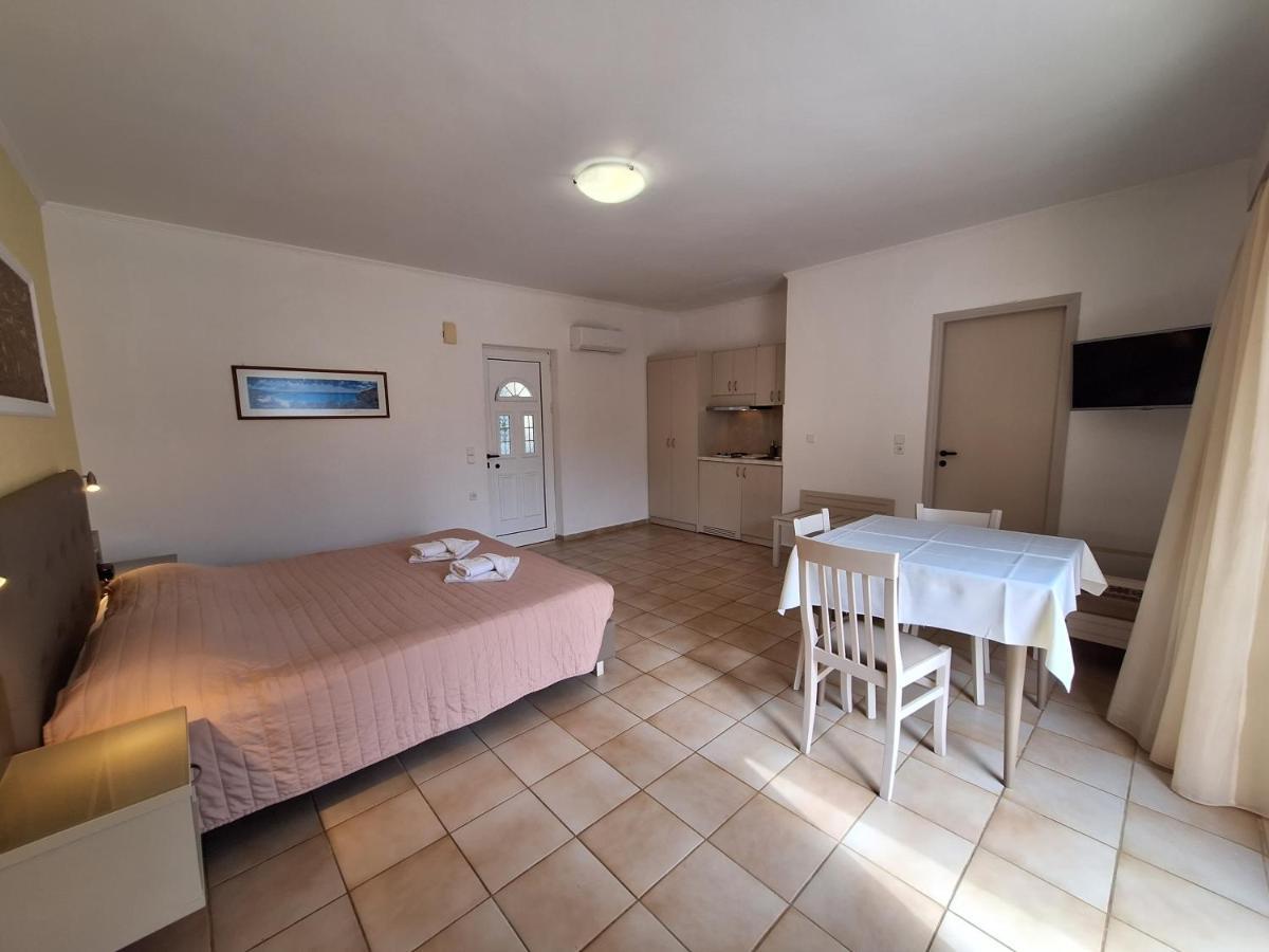 Perla Beach Agia Marina Buitenkant foto