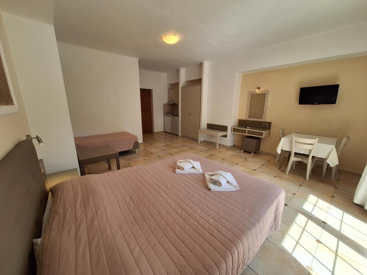 Perla Beach Agia Marina Buitenkant foto