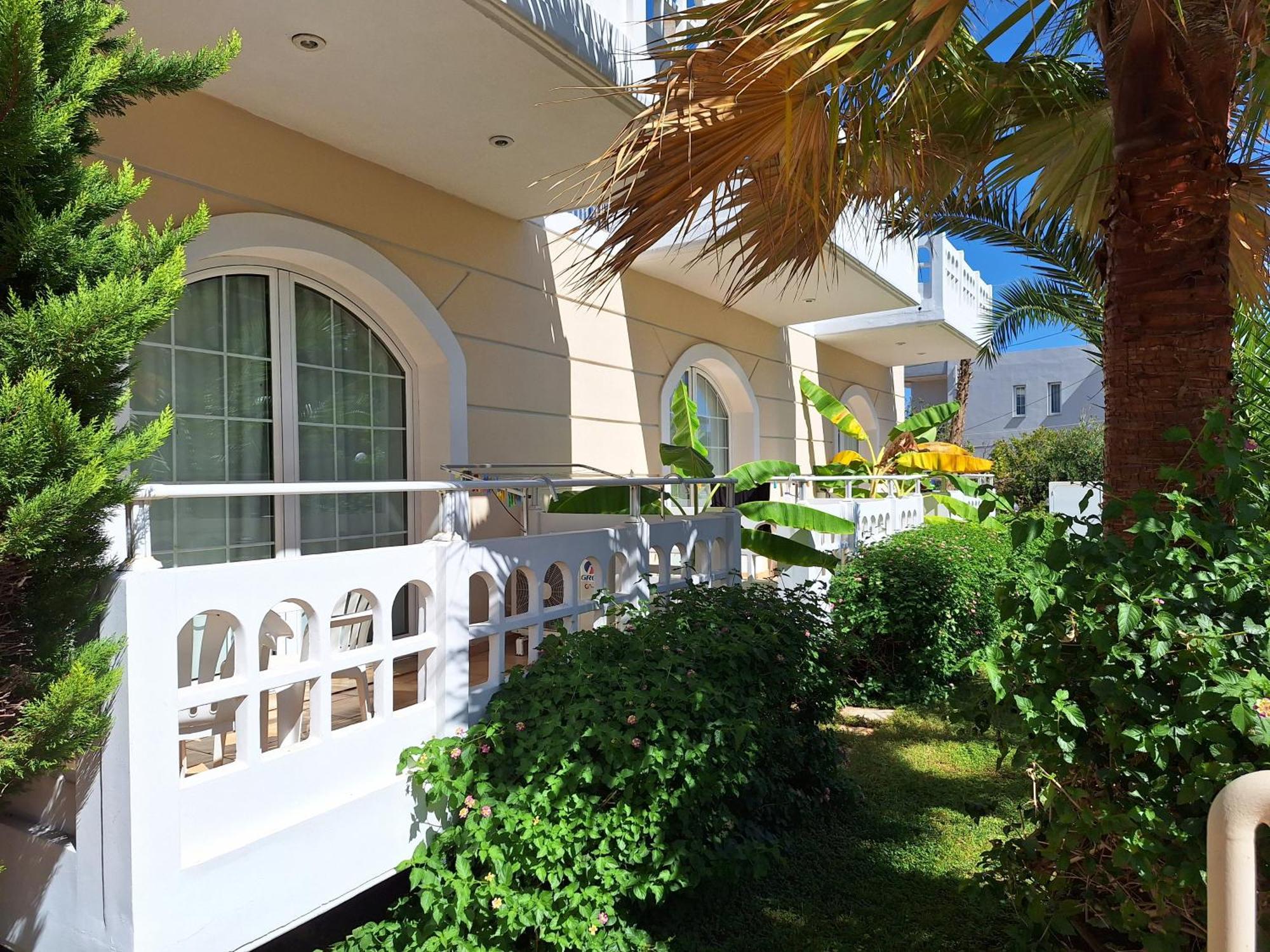 Perla Beach Agia Marina Buitenkant foto