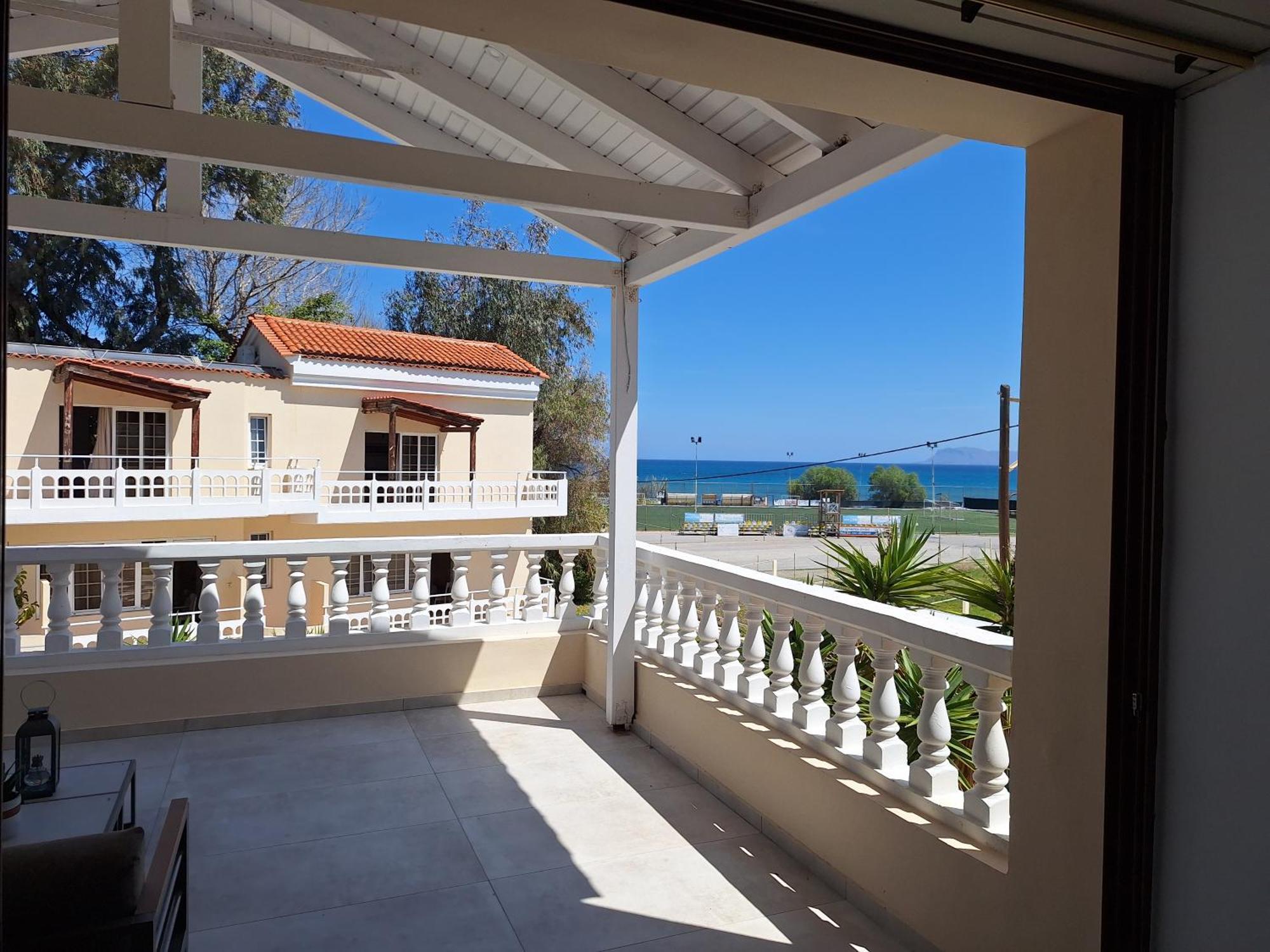 Perla Beach Agia Marina Buitenkant foto