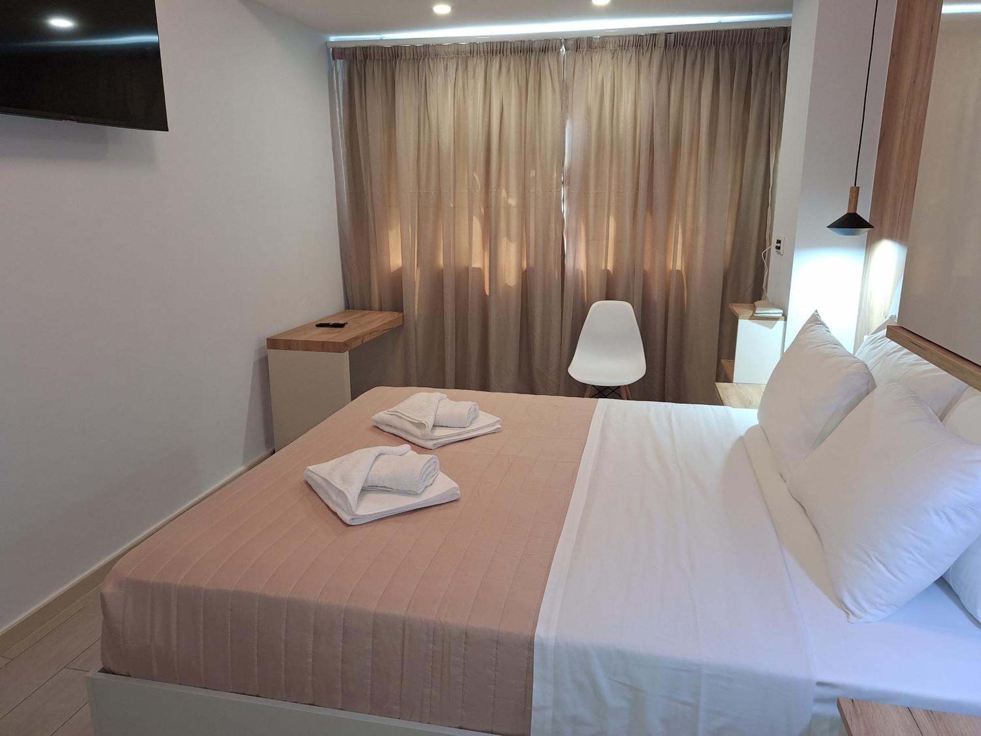 Perla Beach Agia Marina Buitenkant foto