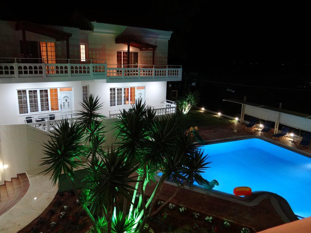 Perla Beach Agia Marina Buitenkant foto