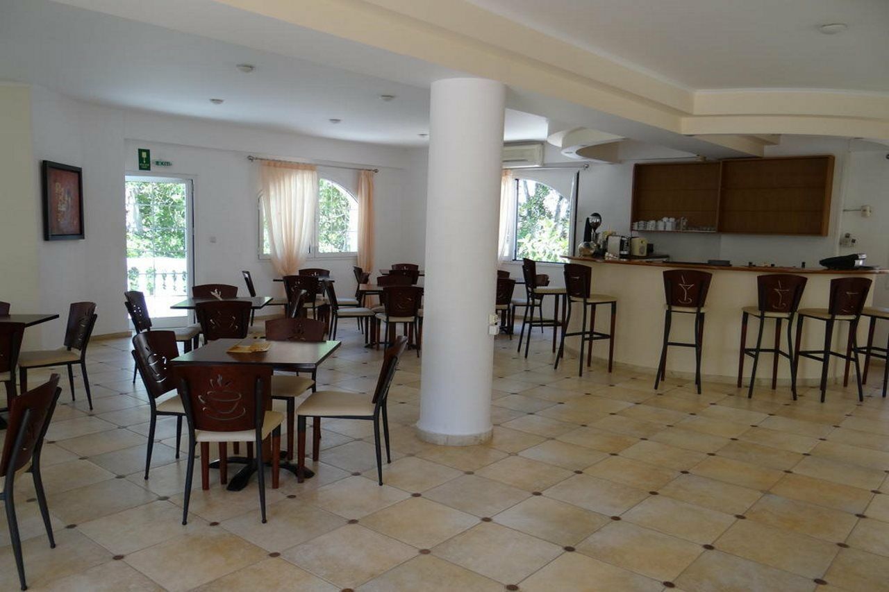 Perla Beach Agia Marina Buitenkant foto